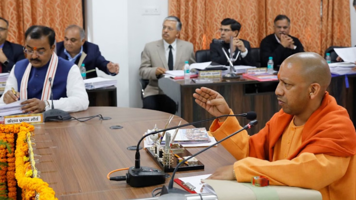 तय समय पर हों विकास कार्य, सीएम योगी ने अधिकारियों को दिए निर्देश, लापरवाही पर होगी सख्त कार्रवाई