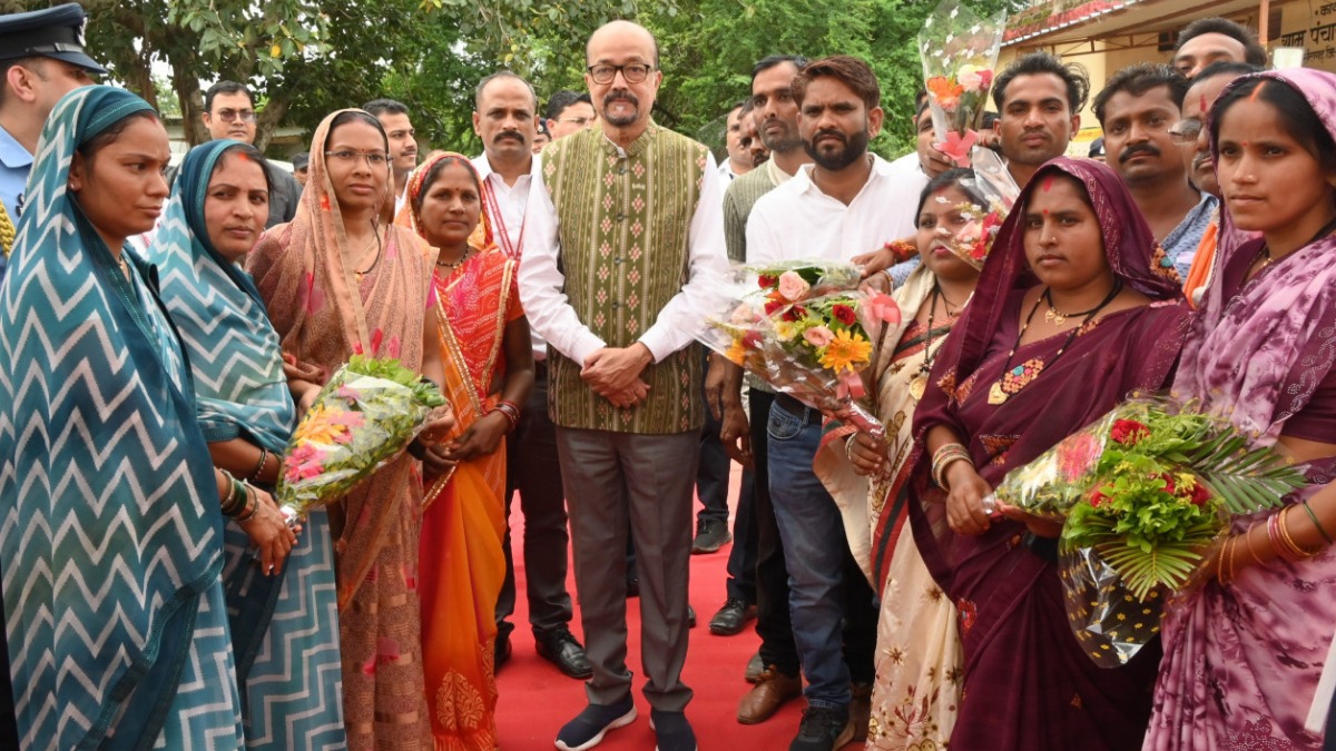 गोद ग्राम सोनपूरी में राज्यपाल का जनसंवाद, अंतिम पंक्ति तक योजनाओं के लाभ पर जोर