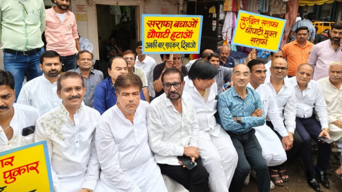 सोना-चांदी व्यापारियों का विरोध प्रदर्शन, सराफा में नहीं लगने देंगे चौपाटी, रात तक खुली रखेंगे आभूषणों की दुकानें