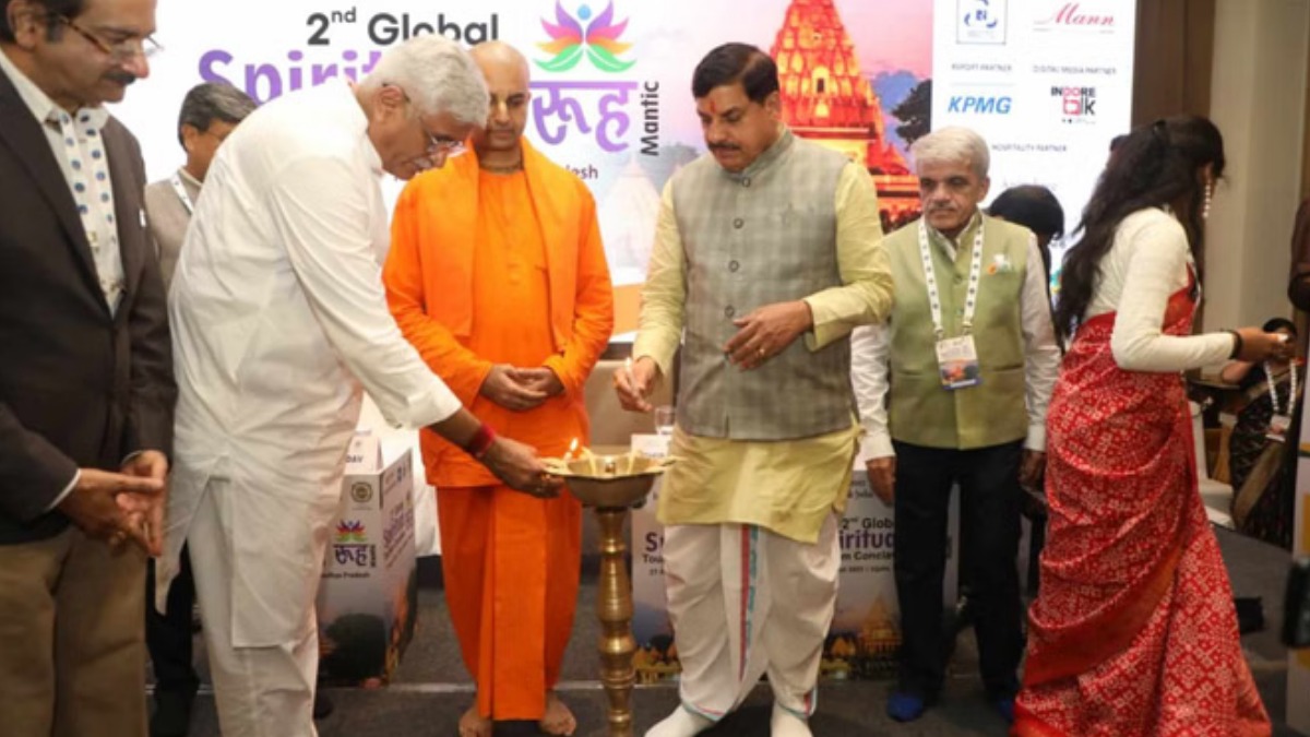 उज्जैन में शुरू हुआ दूसरा वैश्विक आध्यात्मिक पर्यटन कॉन्क्लेव, सीएम यादव और केंद्रीय मंत्री शेखावत ने दीप प्रज्ज्वलित कर किया शुभारंभ