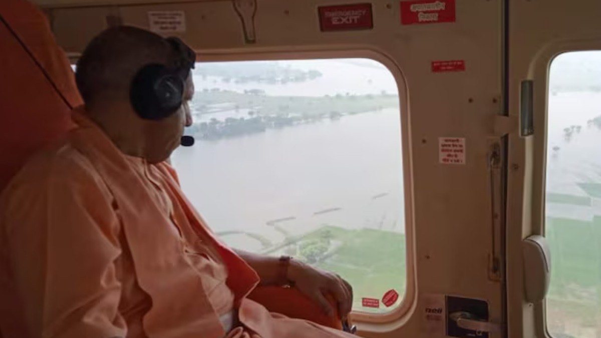 सीएम योगी ने गाजीपुर में बाढ़ प्रभावितों से की मुलाकात, तत्काल मदद का दिया आश्वासन