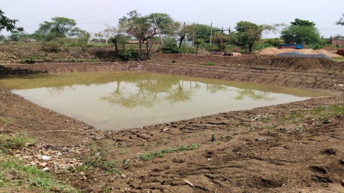 मनरेगा से निर्मित तालाब किसान के लिए बना सिंचाई व आजीविका का साधन