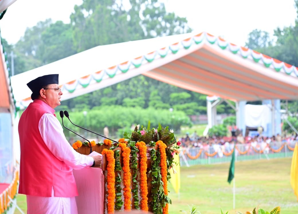 79वें स्वतंत्रता दिवस पर सीएम धामी ने देहरादून में किया ध्वजारोहण, स्वतंत्रता संग्राम सेनानियों के परिजनों को किया सम्मानित