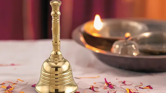आखिर क्यों बजाई जाती है पूजा के समय घंटी, जाने क्या कहता है वास्तु शास्त्र