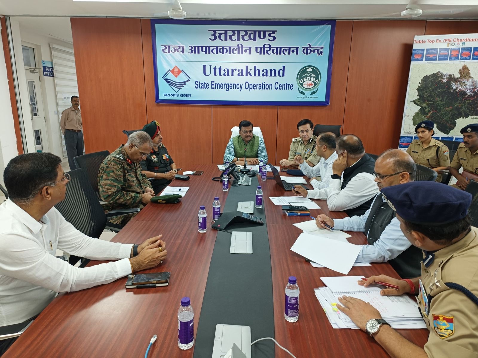मुख्य सचिव ने SEOC से लिया रेस्क्यू ऑपरेशन का जायज़ा, सेना और प्रशासनिक अधिकारियों के साथ की समीक्षा बैठ