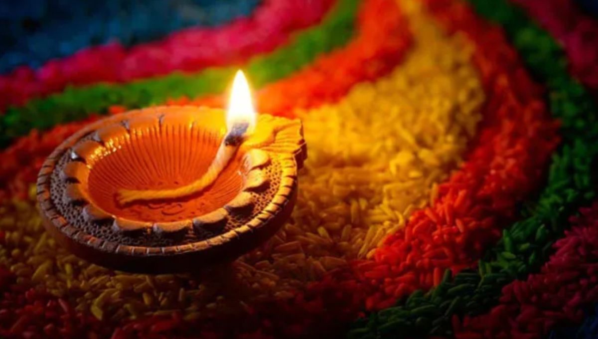 तीज पर घर में इन कोनों में जलाएं दीपक, दूर होगी नकारात्मक ऊर्जा, देगा शुभ फल