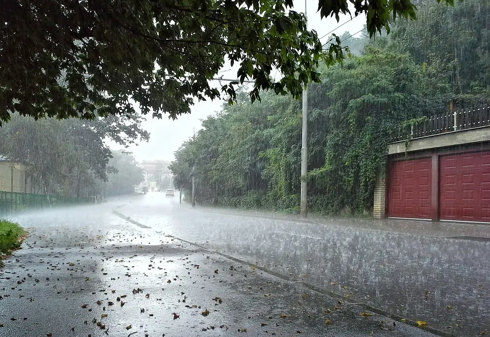 UP Rains : मूसलाधार बारिश का दौर जारी, 36 में ऑरेंज 45 जिलों में येलो अलर्ट जारी, जमकर बरसेंगे बादल, मौसम विभाग ने दी चेतावनी