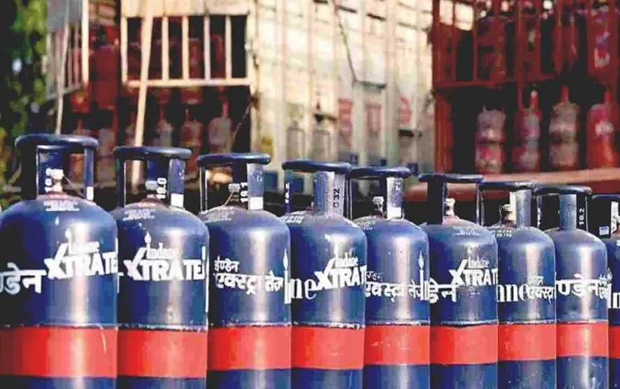 होटल-रेस्टोरेंट को मिली राहत, कमर्शियल गैस सिलेंडर हुआ सस्ता, घरेलू LPG की कीमत जस की तस