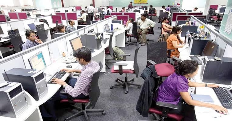 एमपी में संविदा और आउटसोर्स कर्मचारियों को बड़ी राहत, अब आठ घंटे से अधिक काम पर होगी रोक