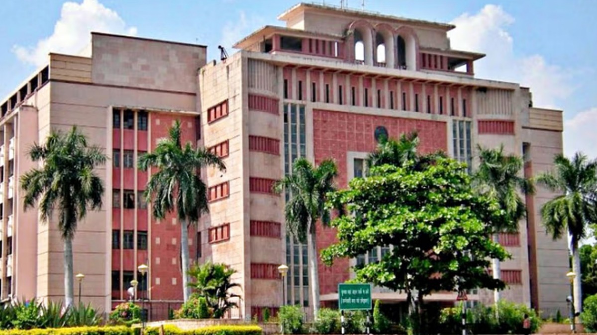 एमपी सरकार की बड़ी कार्रवाई, सरकारी बंगले पर कब्जा बनाए हुए तीन कलेक्टर को भेजा नोटिस, तुरंत खाली करने का दिया आदेश