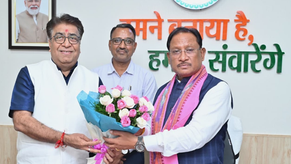 मुख्यमंत्री से ट्रिपल आई टी नया रायपुर के निदेशक प्रोफेसर ओमप्रकाश व्यास ने की सौजन्य मुलाकात