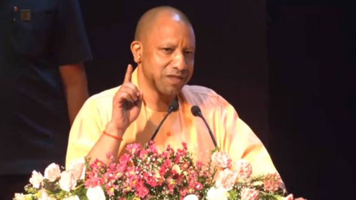 शिक्षकों के लिए खुशखबरी, सीएम योगी की पहल से अब मिलेगी कैशलेस इलाज की सुविधा, मानदेय में भी होगी बढ़ोतरी
