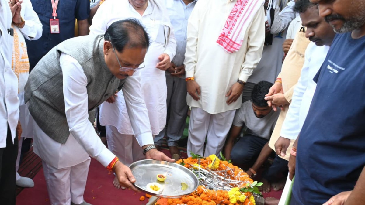 मुख्यमंत्री साय ने पूर्व प्रांत प्रचारक श्रद्धेय शांताराम जी को दी श्रद्धांजलि