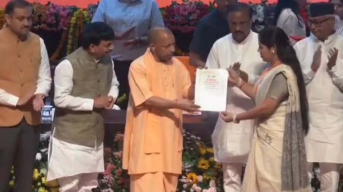सीएम योगी ने 1510 अनुदेशकों को सौंपे नियुक्ति पत्र, बोले हर युवा को रोजगार दिलाना हमारा संकल्प