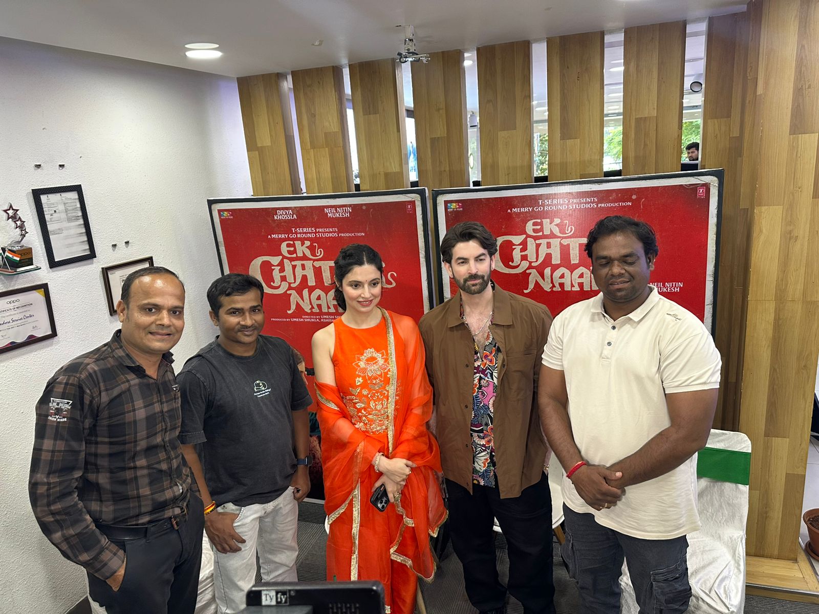 दिव्या खोसला और नील नितिन मुकेश से खास मुलाक़ात: “एक चतुर नार” बनी चर्चा का केंद्र