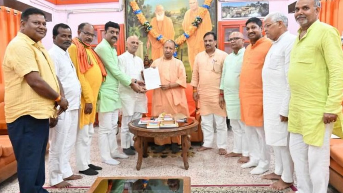 दूसरी जगह स्थापित होगी पूर्व विधायक केदारनाथ सिंह की प्रतिमा, प्रतिनिधिमंडल ने सीएम योगी को सौंपा अनुरोध पत्र