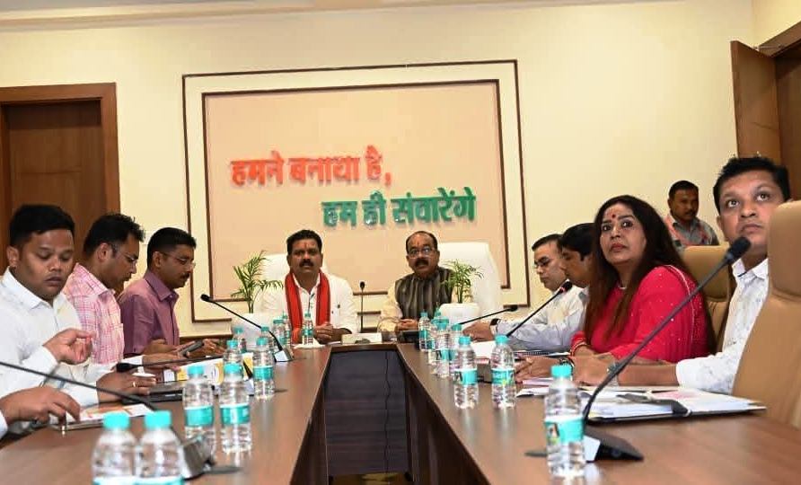 करसाय ता बस्तर बरसाय ता बस्तर : उप मुख्यमंत्री अरुण साव और विजय शर्मा ने बस्तर ओलंपिक की तैयारियों की समीक्षा की
