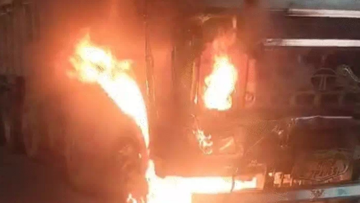 Indore Accident: एयरपोर्ट रोड पर अनियंत्रित ट्रक ने दर्जनों को मारी टक्कर, 12 लोगों की मौत की खबर