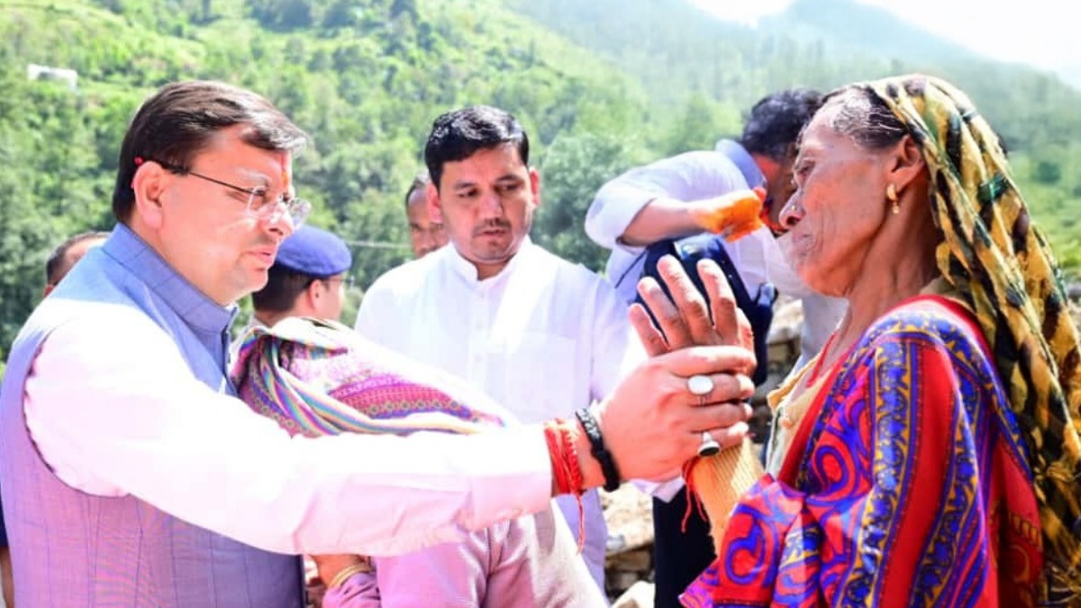 चमोली आपदा प्रभावितों से मिले सीएम पुष्कर सिंह धामी, हर संभव मदद का दिया आश्वासन