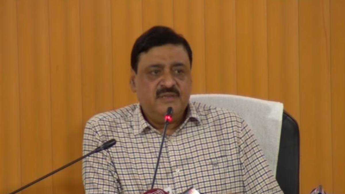 गढ़वाल कमिश्नर ने लिया आपदा का जायजा, स्थायी सड़क निर्माण में तेजी लाने के दिए निर्देश