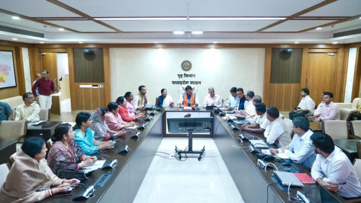 सड़कों की गुणवत्ता को लेकर मंत्री विजयवर्गीय ने भोपाल में की अहम बैठक, जांच के लिए राज्य स्तरीय दल का होगा गठन