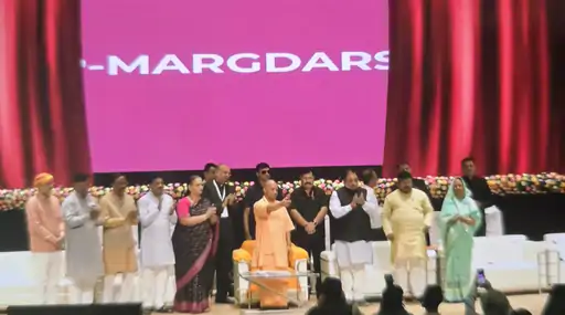 सीएम योगी ने ली परिवहन मंत्री दया शंकर सिंह की चुटकी, बोले मंत्रीजी टाइम पर आ गए, अब बसों की...