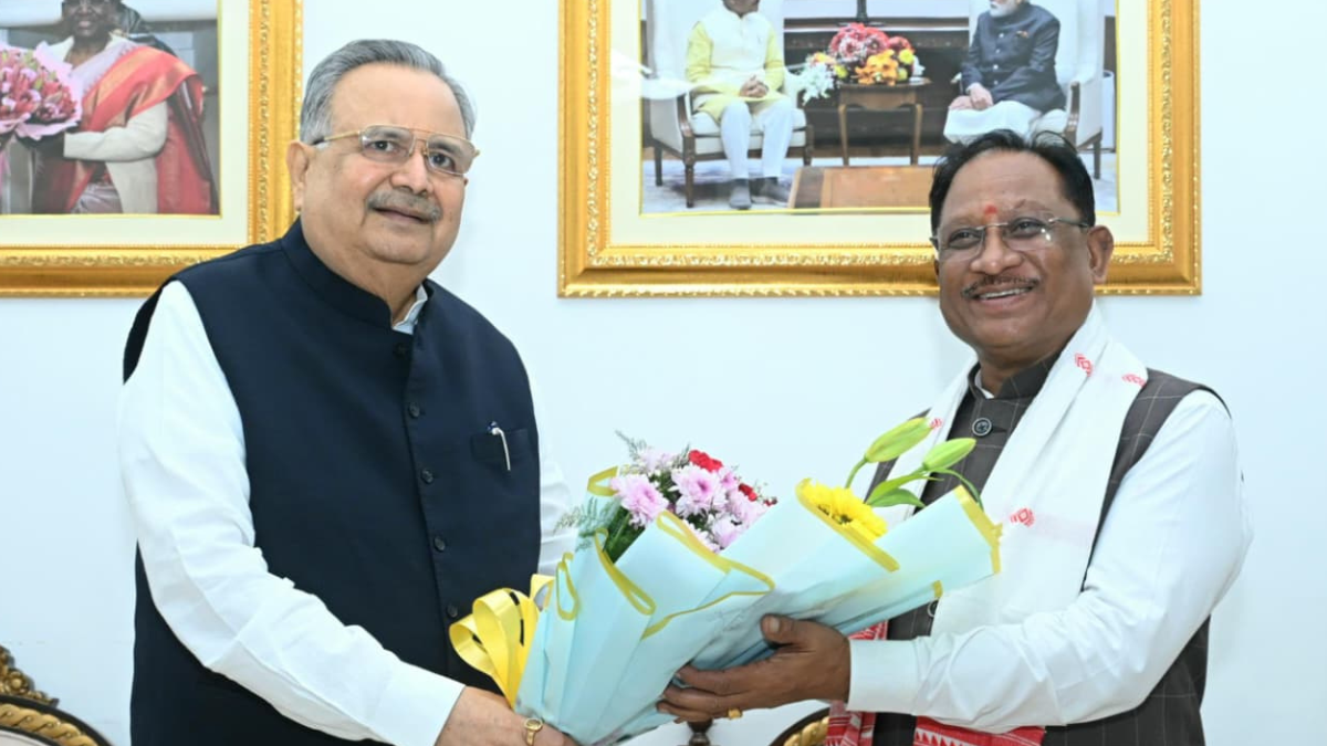 मुख्यमंत्री विष्णु देव साय को विधानसभा अध्यक्ष डॉ. रमन सिंह ने नवीन विधानसभा भवन के लोकार्पण समारोह में शामिल होने का दिया आमंत्रण