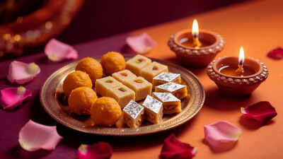आप सभी को दिवाली की हार्दिक शुभकामनाएं
