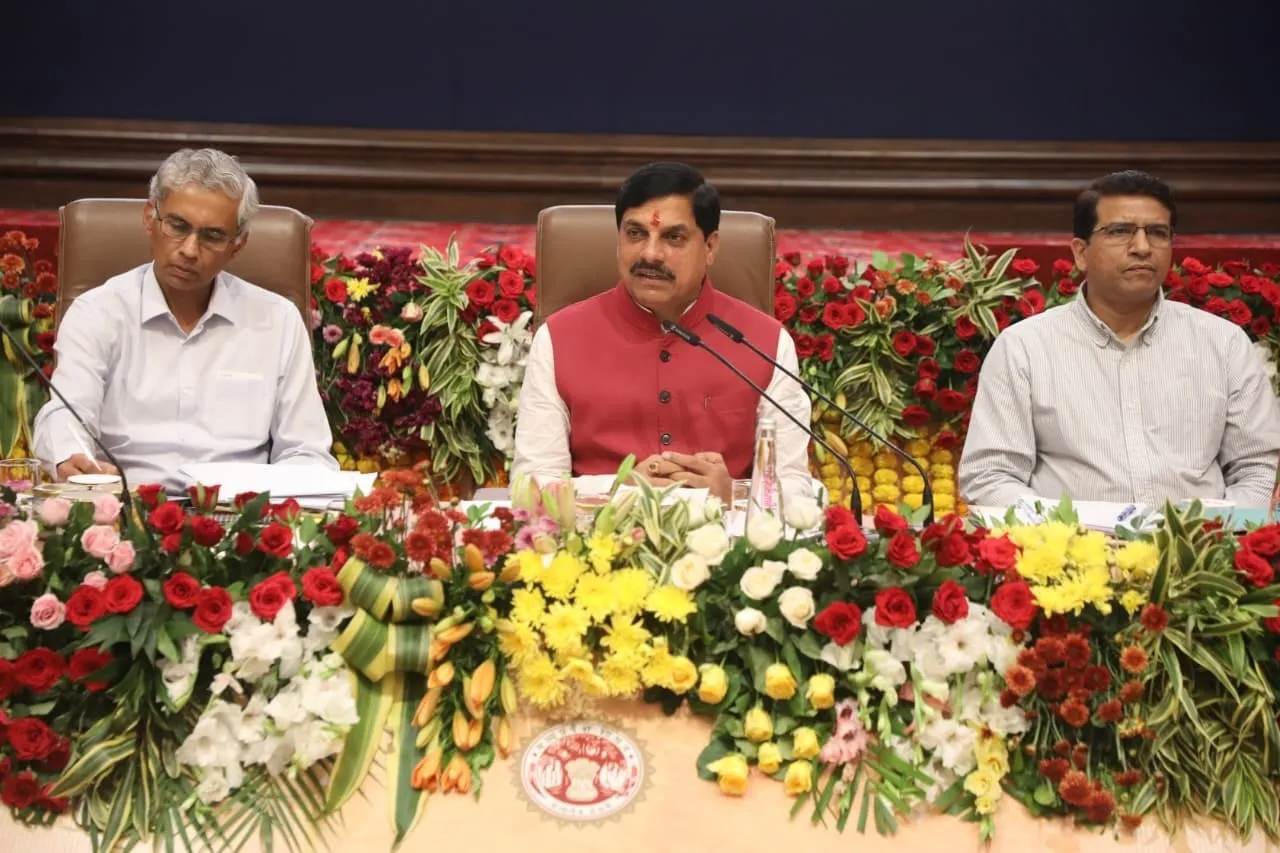 सीएम मोहन यादव का ने दिए सख्त निर्देश, जनता से जुड़ें अफसर, योजनाओं की डिलीवरी और सुशासन पर रहे फोकस