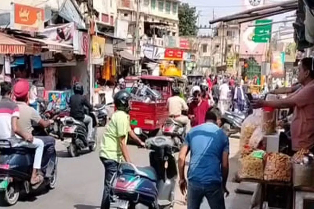 इंदौर में आज से इन रास्तों पर बड़े वाहनों की एंट्री हुई बंद, राजवाड़ा क्षेत्र बना नो व्हीकल जोन