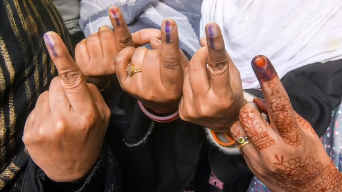 इंदौर में घर-घर होगा 28.67 लाख मतदाताओं का सत्यापन, वोटर लिस्ट को आधार से जोड़ना अब हुआ वैकल्पिक