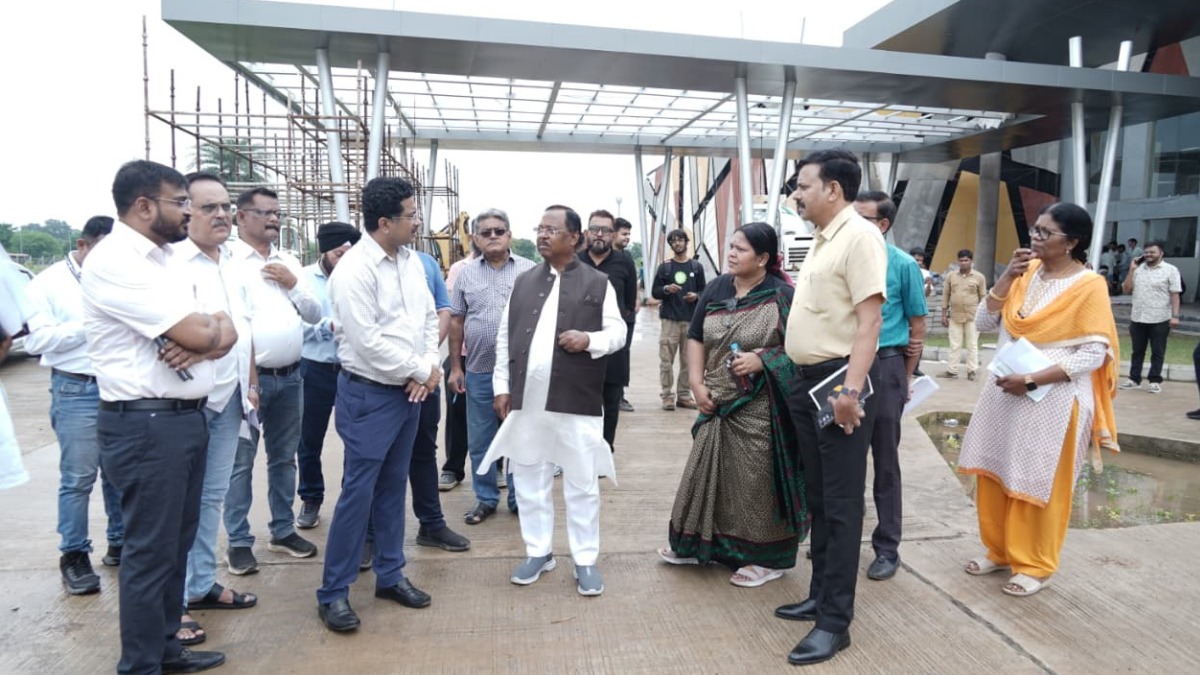 आदिम जाति विकास मंत्री ने आदिवासी स्वतंत्रता संग्राम सेनानियों पर निर्माणाधीन संग्रहालय-सह स्मारक के निर्माण कार्यों का किया निरीक्षण