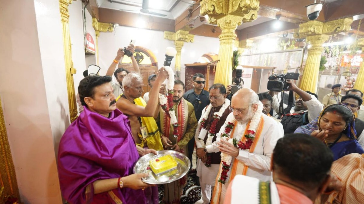 केंद्रीय गृह मंत्री अमित शाह और सीएम विष्णुदेव साय ने मां दंतेश्वरी की पूजा-अर्चना कर देश-प्रदेश की खुशहाली का मांगा आशीर्वाद