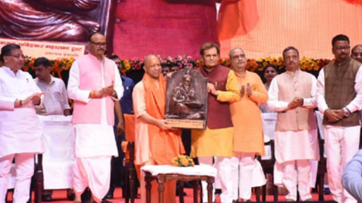 लखनऊ में महर्षि वाल्मीकि जयंती का भव्य समारोह, सीएम योगी ने किया दीप प्रज्वलन
