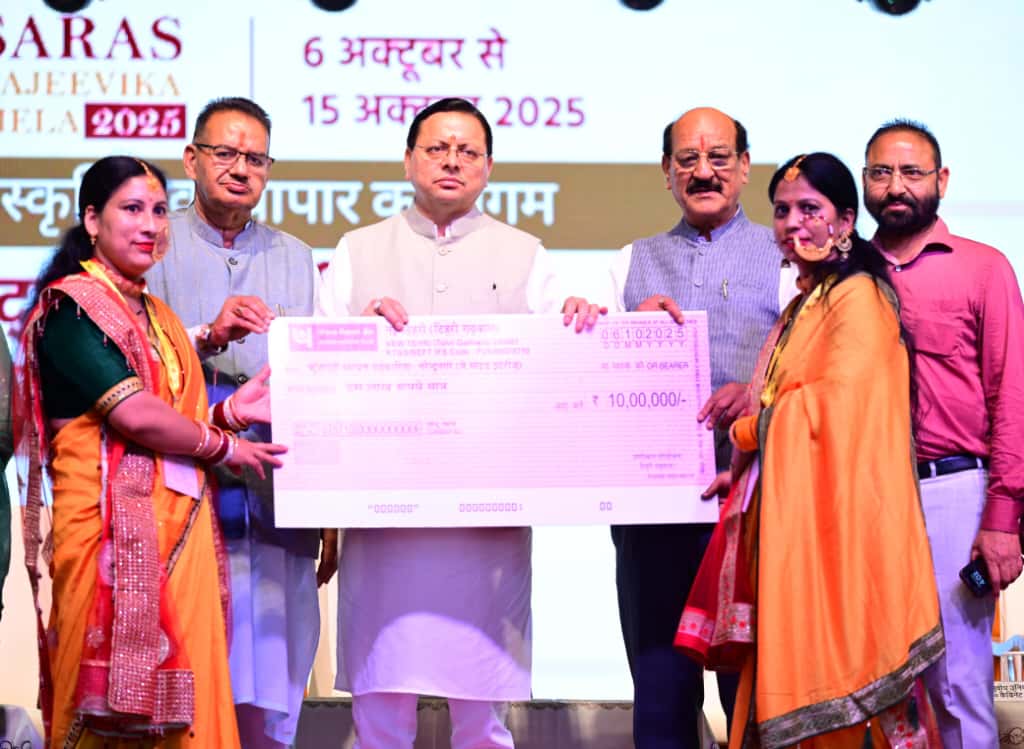 मुख्यमंत्री ने किया आह्वान – स्वदेशी अपनाएं, ग्रामीण कारीगरों और मातृशक्ति के सपनों में करें निवेश