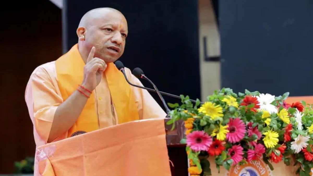 सीएम योगी का बड़ा तोहफा, अब हर महीने इनके खाते में आएंगे 16 से 20 हजार रूपए, मिलेगी 5 लाख के मुफ्त इलाज की भी सुविधा