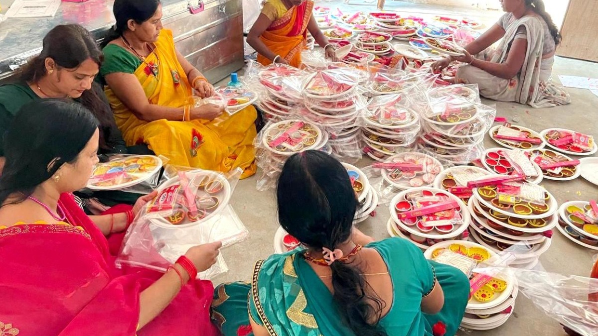स्व-सहायता समूहों की मेहनत में रंग भर रहा है बिहान बाजार