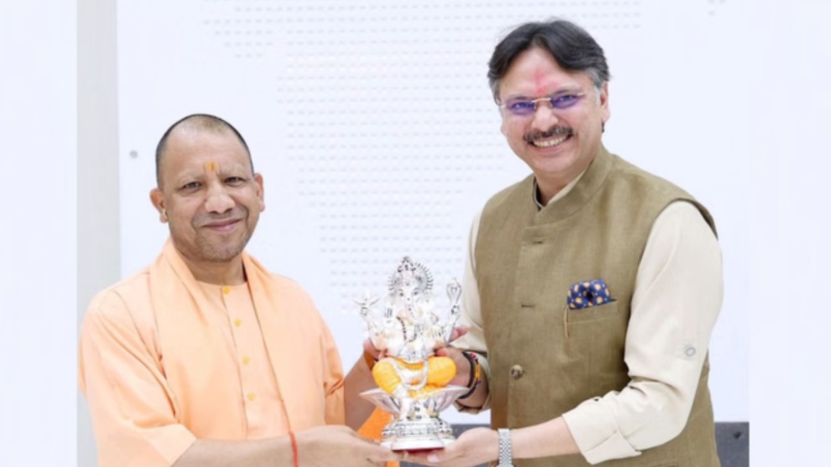 विधायक डॉ. राजेश्वर सिंह ने मुख्यमंत्री योगी को सौंपा एरिया वाइज डेमोग्राफिक पॉलिसी प्रस्ताव