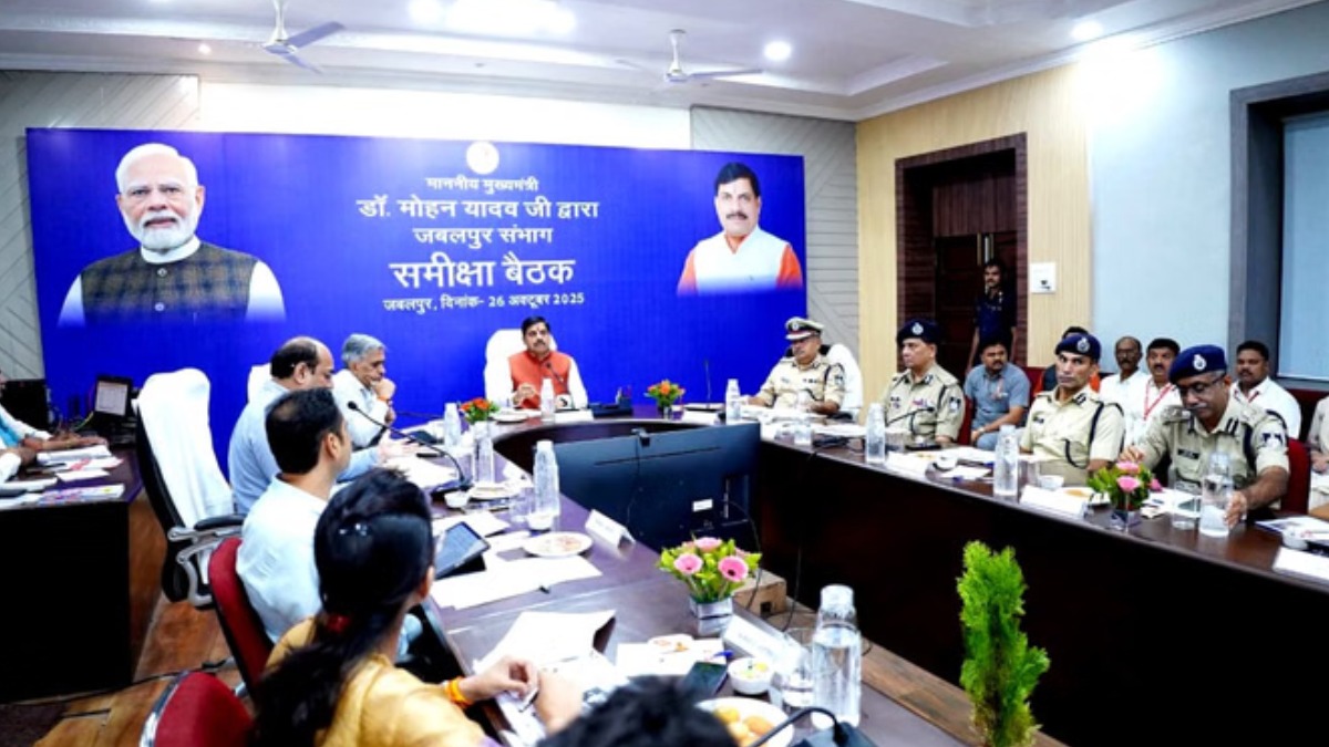 सीएम मोहन यादव ने जबलपुर में ली बैठक, नशे और अपराध पर नकेल कसने के दिए सख्त निर्देश
