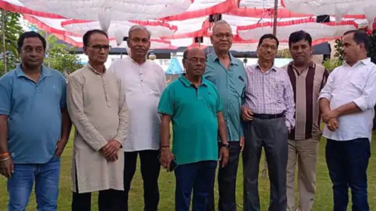 छठ पूजा में उमड़ी आस्था, जयकारों के साथ Indore में शुरू हुई महापर्व की धूम, डूबते सूर्य को अर्घ्य देकर खुशहाली की प्रार्थना करेंगी व्रती