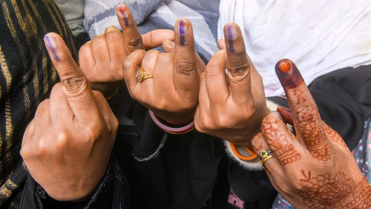 Indore में मतदाता वेरिफिकेशन मुहिम तेज, बीएलओ कर रहे डोर-टू-डोर जांच