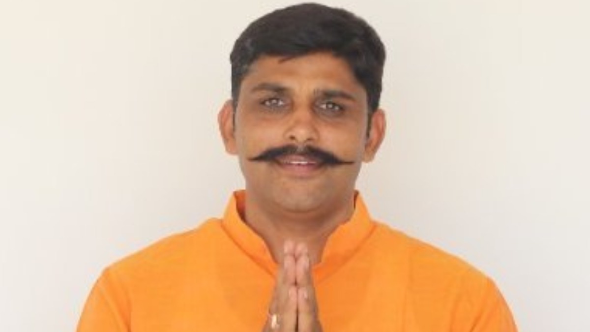 इंदौर के BJP नेता पर अश्लीलता का आरोप, सामाजिक मंच पर महिला के वेश में युवक संग किया डांस, वायरल हो रहा वीडियो