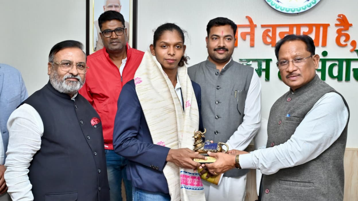 मुख्यमंत्री साय ने महिला कबड्डी विश्व कप की स्टार खिलाड़ी संजू देवी को दी बधाई