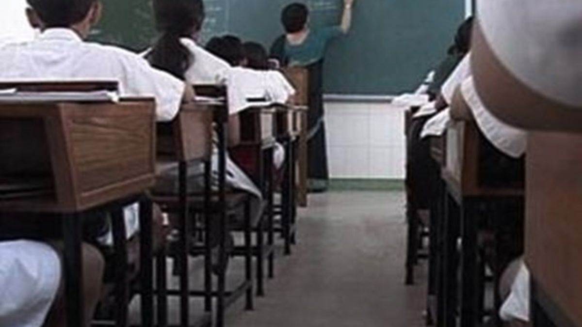 एमपी के हजारों स्कूलों में बुनियादी सुविधाओं की भारी कमी हुई उजागर, 322 स्कूल बिना भवन, 5600 जर्जर इमारतों में, अब शुरू होगा सुधार अभियान