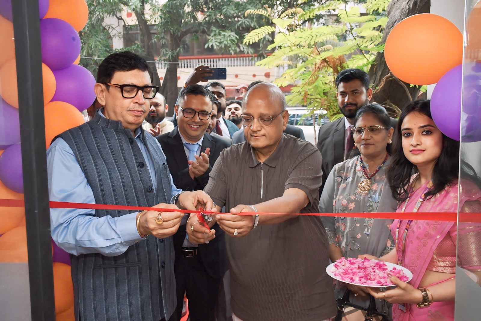 एयू स्मॉल फाइनेंस बैंक ने मध्य प्रदेश में अपनी उपस्थिति का किया विस्तार, इंदौर के साकेत में खोली नई शाखा