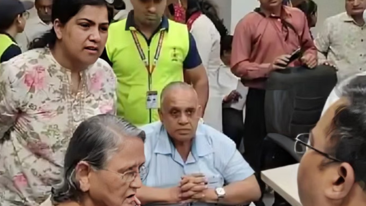 DAVV के पूर्व कुलपति को बेटे ने मारपीट कर घर से निकाला, शिकायत लेकर कलेक्टर के पास पहुंचे डॉ. धाकड़