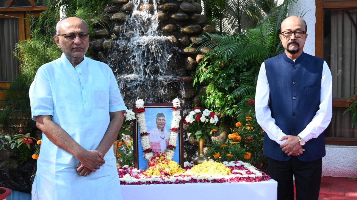 उप राष्ट्रपति, राज्यपाल एवं मुख्यमंत्री ने भारत रत्न डॉ. भूपेन हजारिका की पुण्यतिथि पर उन्हें किया नमन