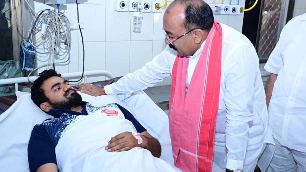 उप मुख्यमंत्री अरुण साव रेल हादसे में घायल लोगों से मिले