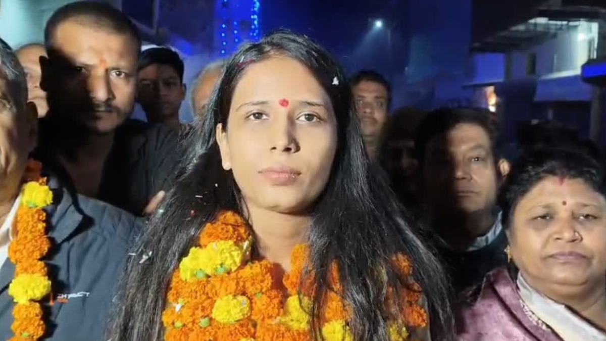 मंदिर के बाहर नारियल बेचने वाले की बेटी बनी डिप्टी कलेक्टर, MPPSC 2023 में मिली सफलता, हासिल की 6वीं रैंक