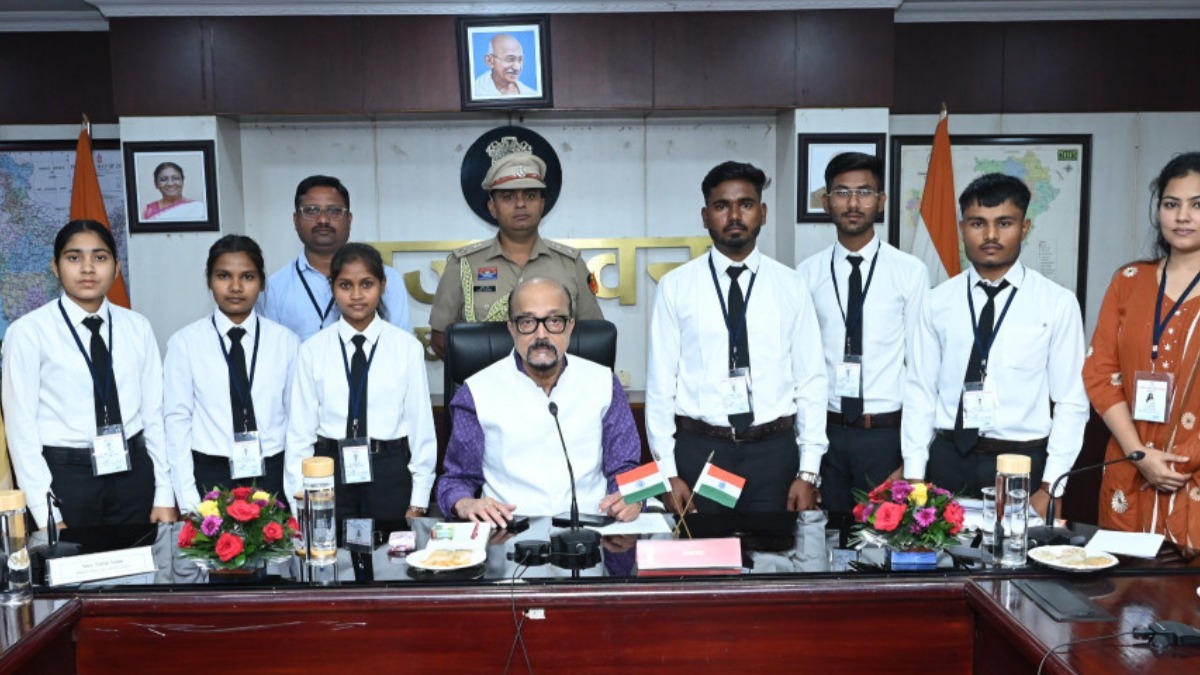 राज्यपाल रमेन डेका ने विद्यार्थियों और लखपति दीदियों को किया सम्मानित